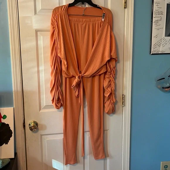 New without tags size medium two piece pant set. - Picture 1 of 3